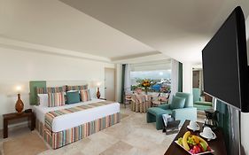Grand Oasis Palm